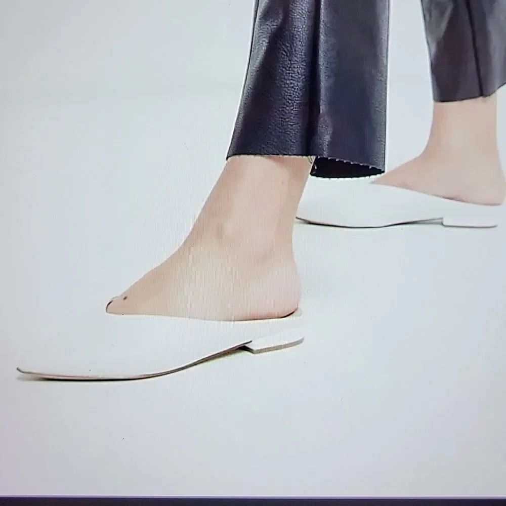 BRAND NEW EMBOSSED LEATHER FLAT LOAFER MULES POINTED TOE SHOE